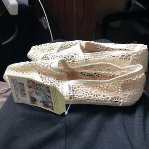 Toms beige crochet slip ons. NWT. Women’s size 7
